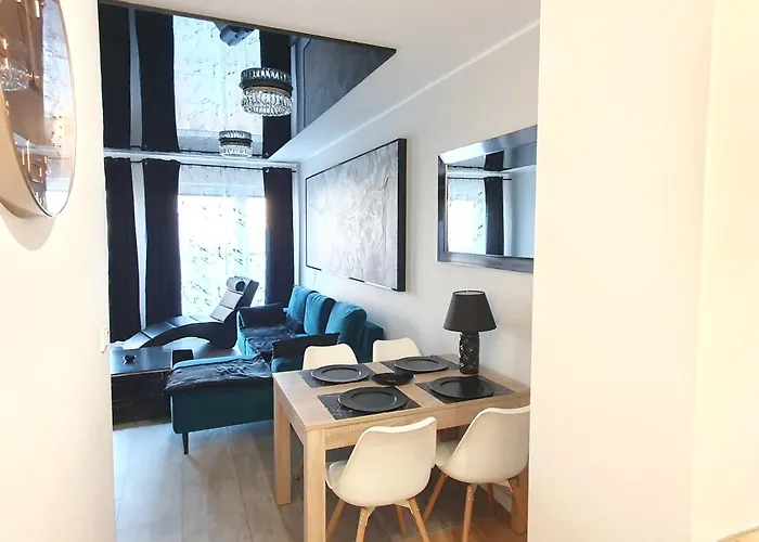 Elegant Free Parking *